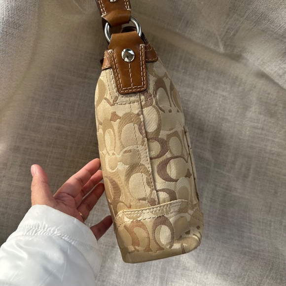 Coach Chelsea Optic Signature Hobo (G0771-10990) - Picture 4 of 12